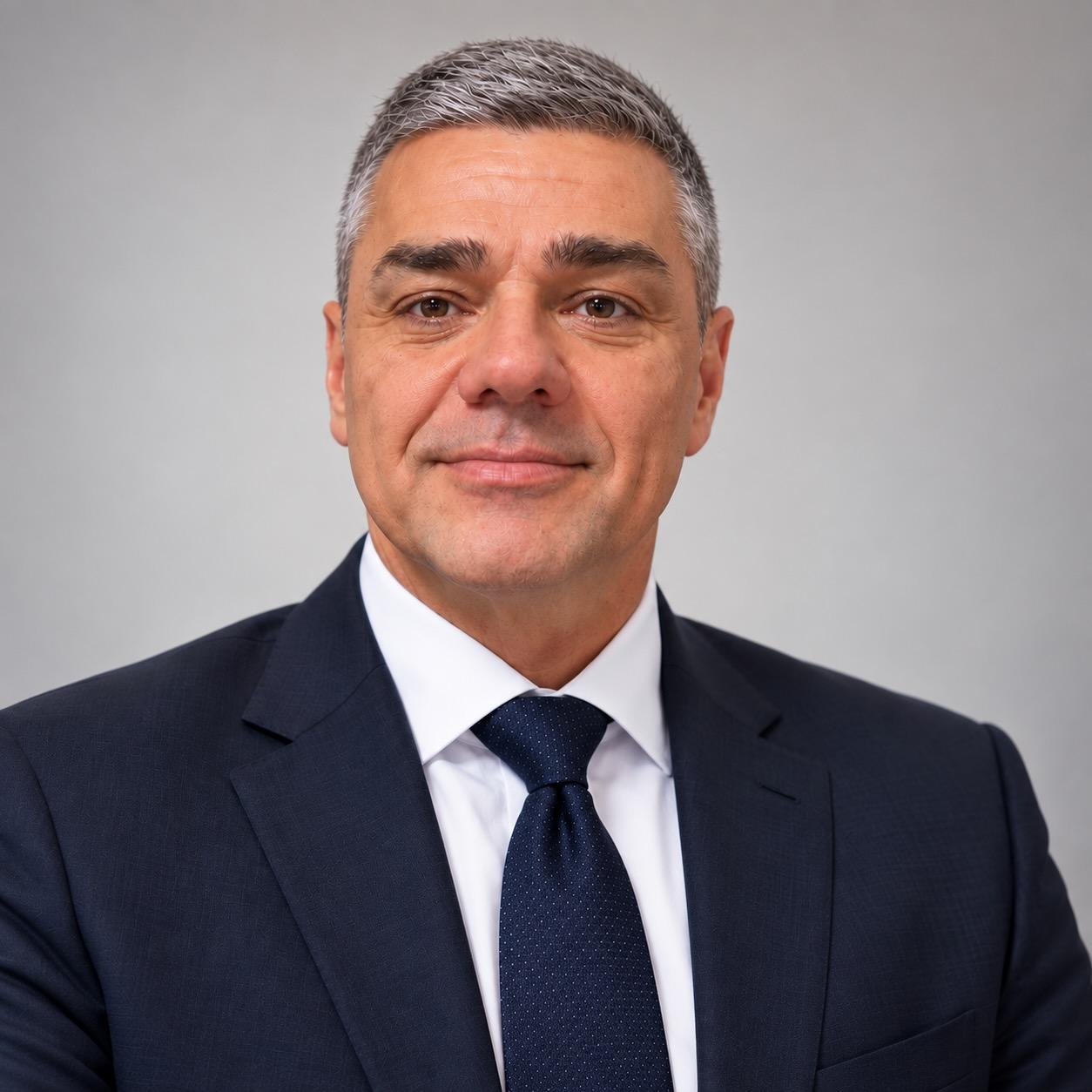 Dr. Péter Árpád egyéni ügyvéd portréja